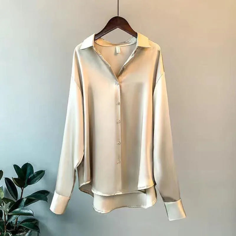 Chemise femme toucher doux | Col classique et patte boutonnée | Coupe moderne polyvalente jour soir